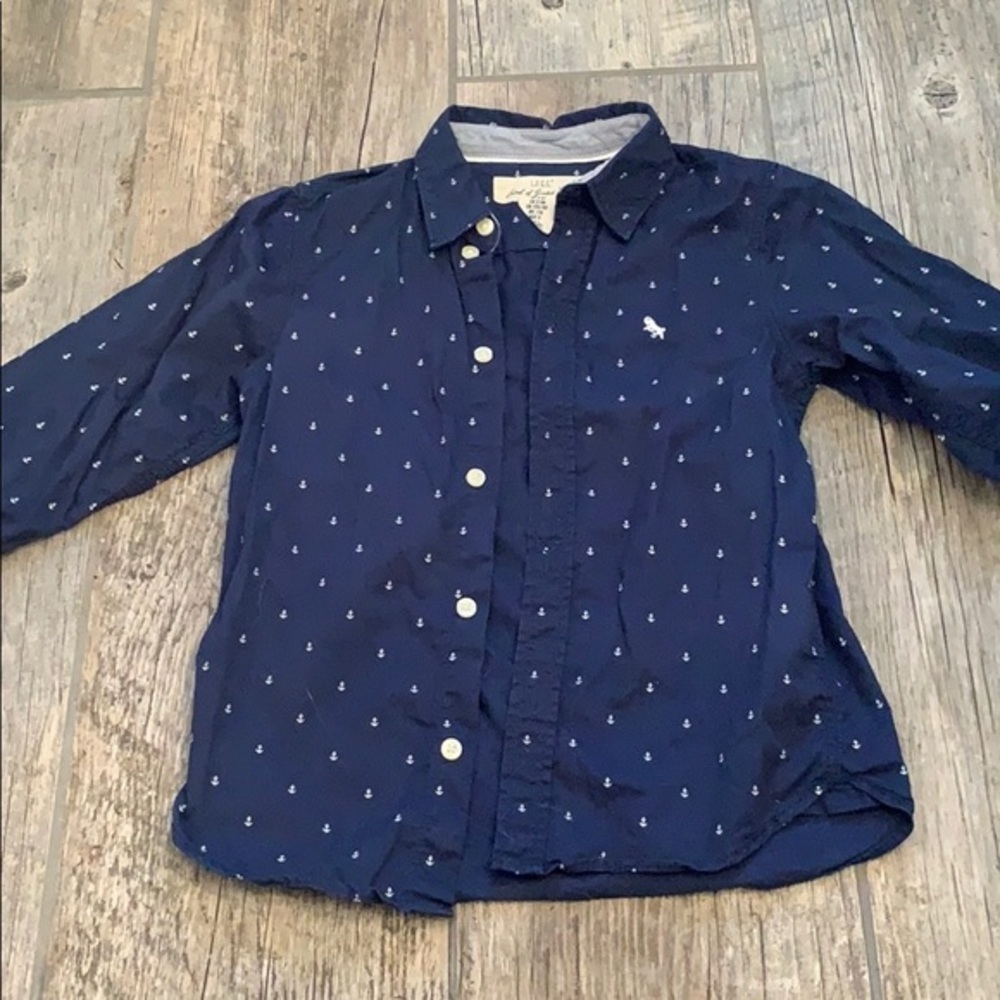 H and M button down